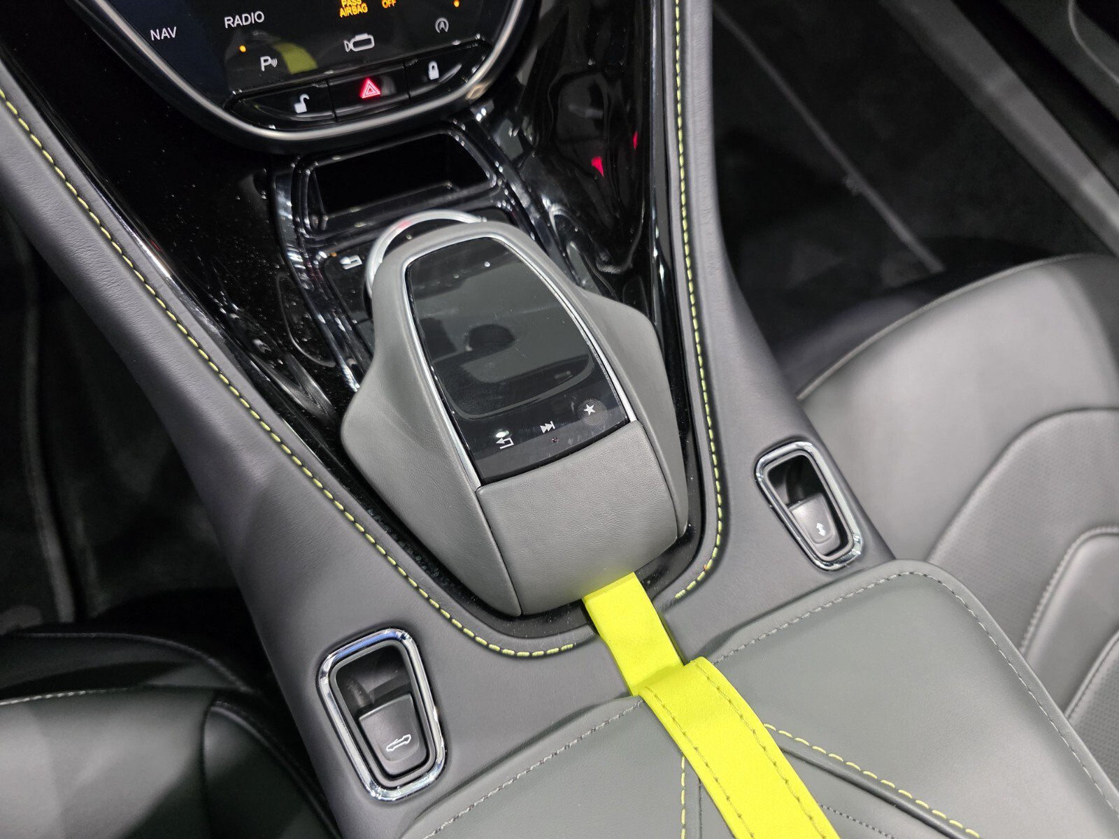 Used 2023 Aston Martin DBS Superleggera Volante RWD image 15