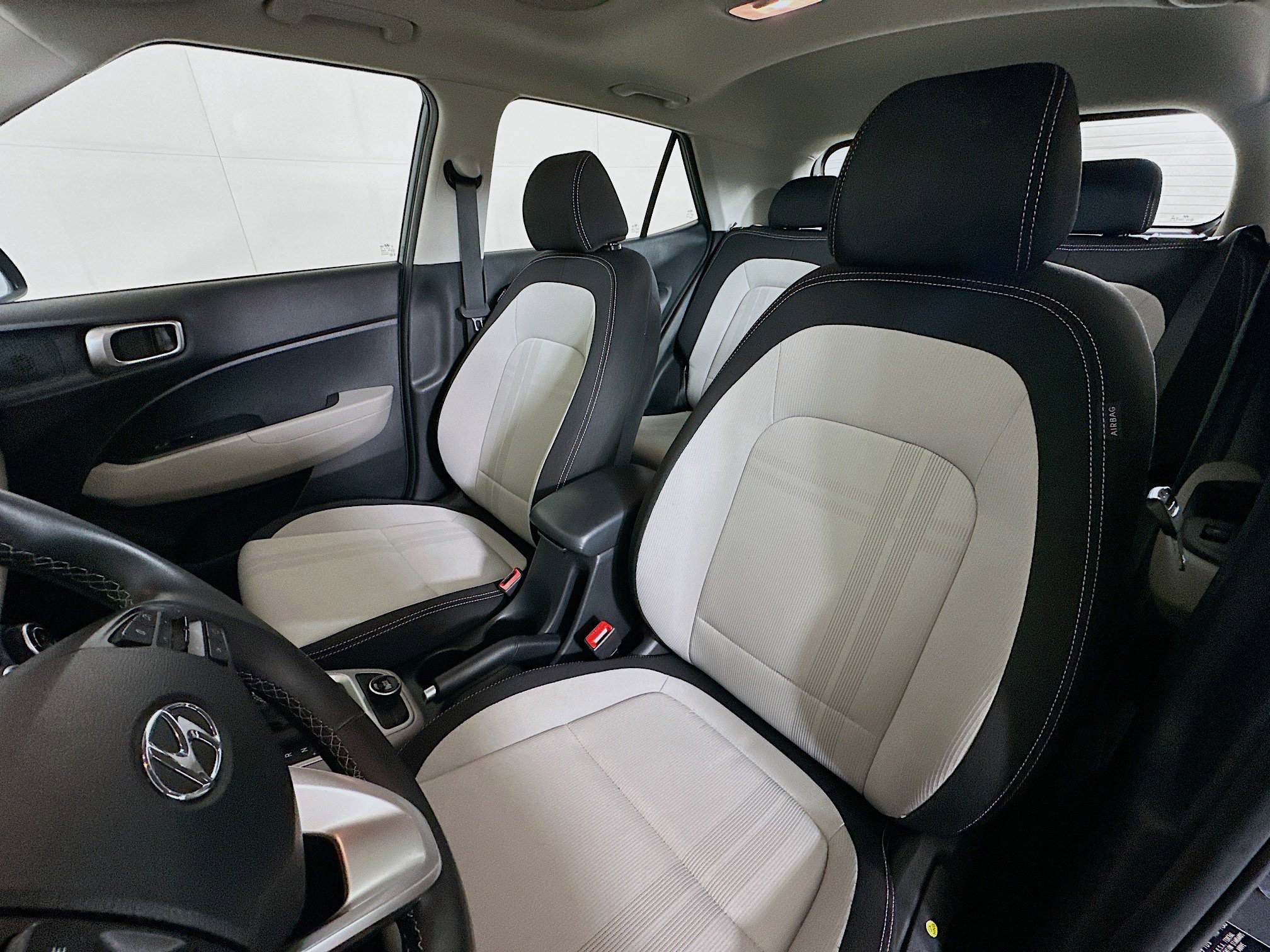 Used 2025 Hyundai Venue SEL FWD image 13