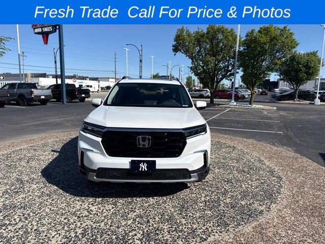 Used 2023 Honda Pilot Touring image 3
