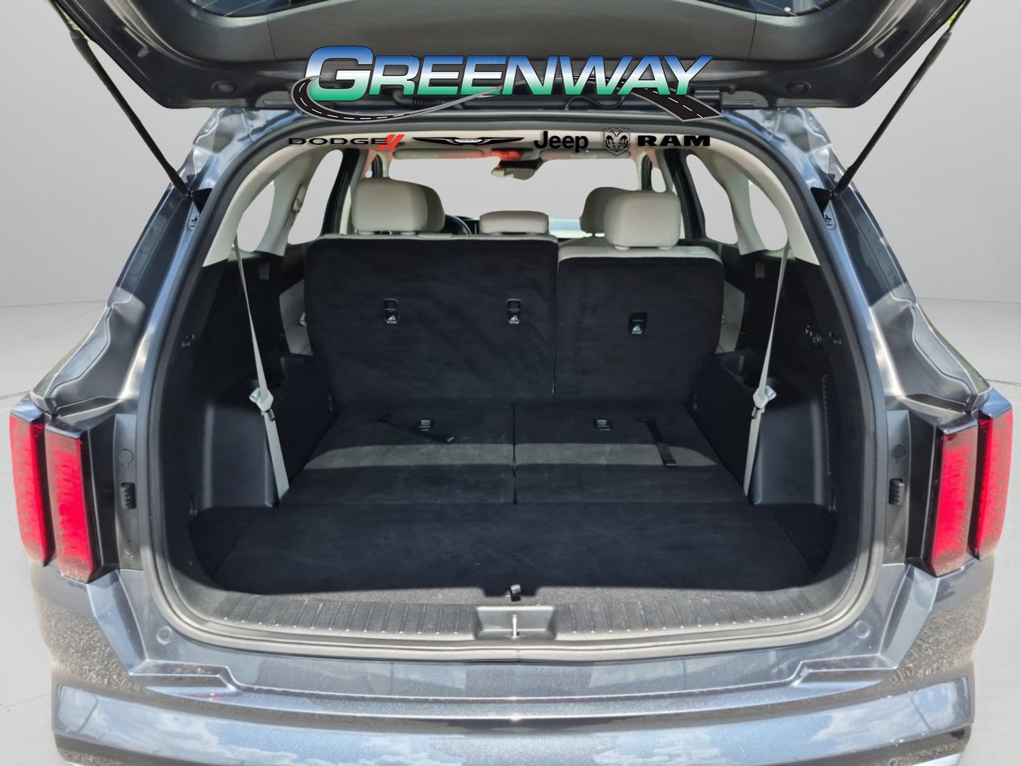 Used 2023 Kia Sorento S FWD image 5