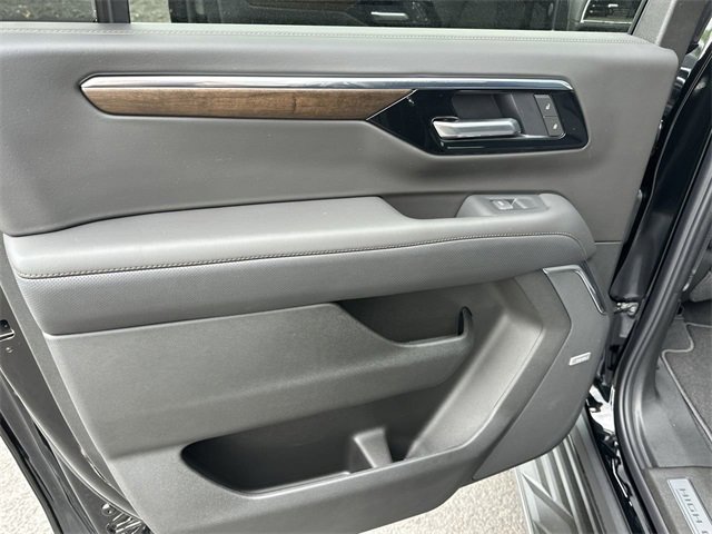 Used 2025 Chevrolet Suburban High Country w/ Sun And Tow Package image 24