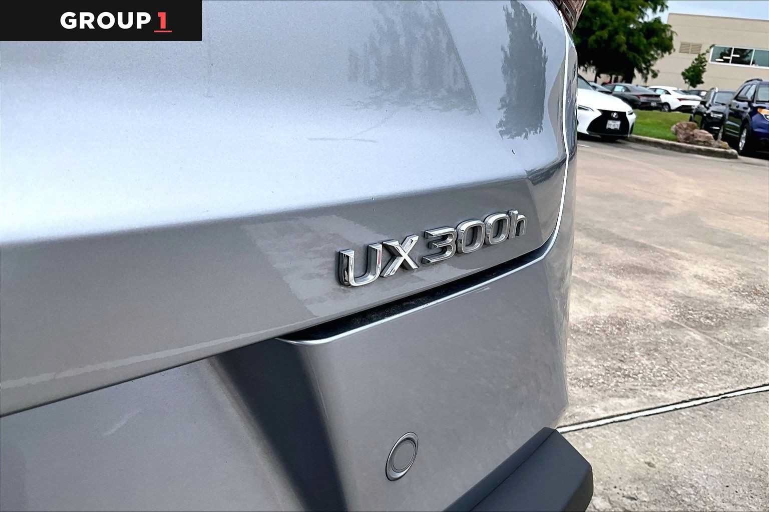Certified 2025 Lexus UX 300h FWD w/ Accessory Package (Z1) image 28