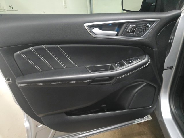 Used 2023 Ford Edge ST image 16