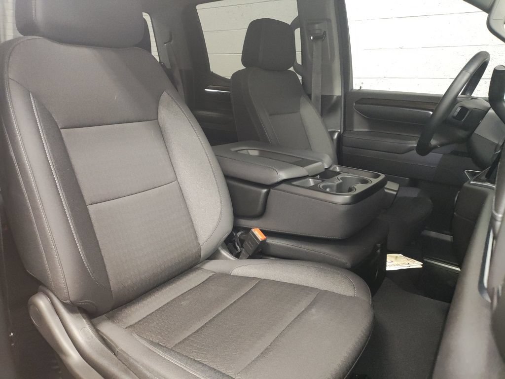 Used 2024 Chevrolet Silverado 1500 LT AWD/4WD image 9