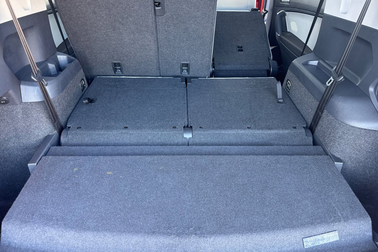 Used 2018 Volkswagen Tiguan SEL Premium w/ 3rd Row Seat Package image 16