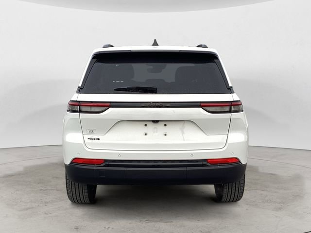 Certified 2024 Jeep Grand Cherokee Altitude image 4