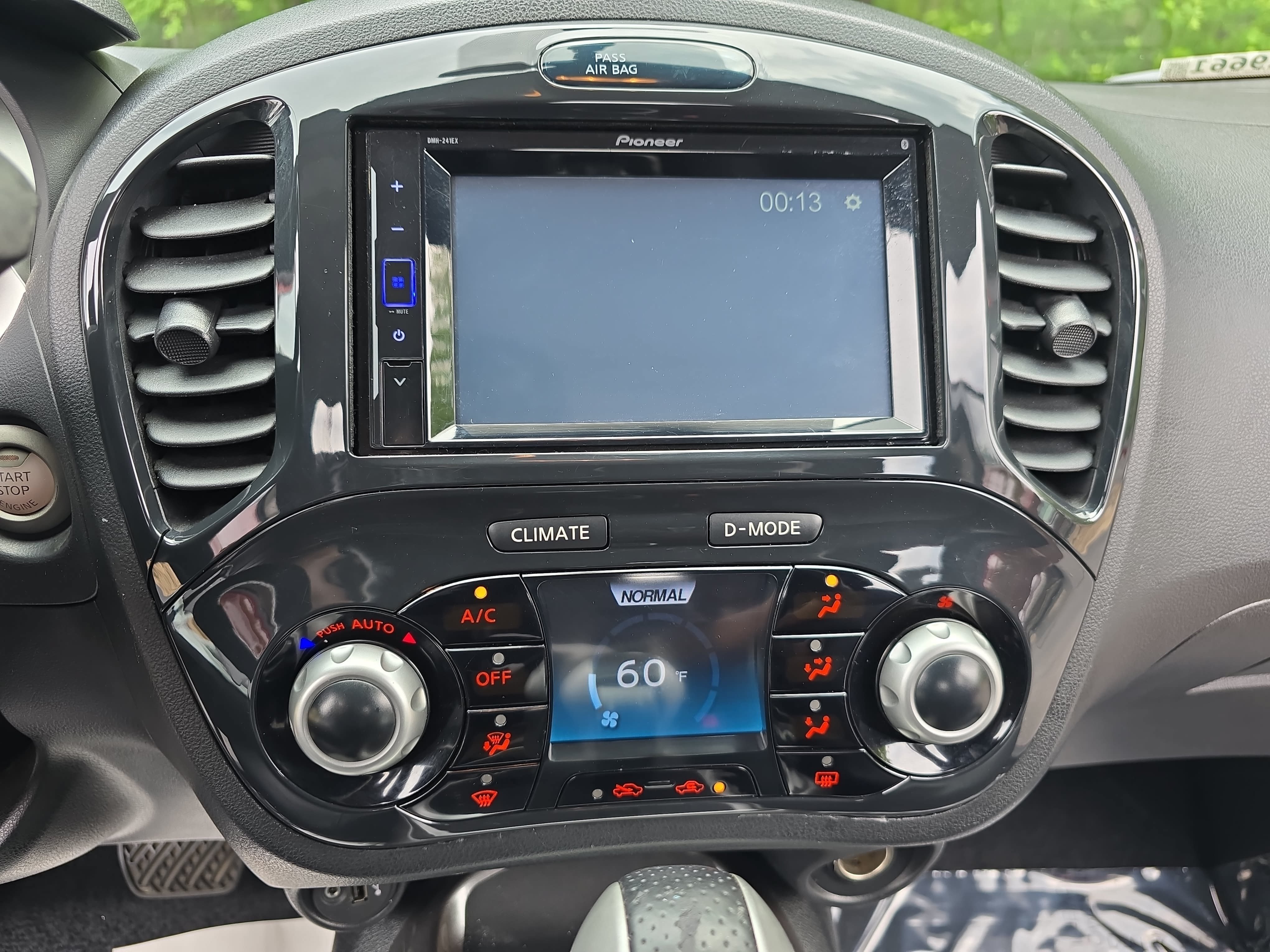 Used 2012 Nissan Juke SL AWD/4WD image 19