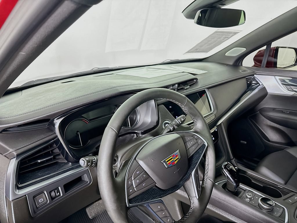 Used 2025 Cadillac XT5 Premium Luxury AWD/4WD image 4