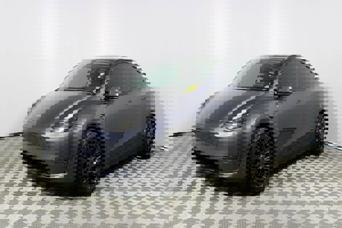 Used 2023 Tesla Model Y Performance image 3