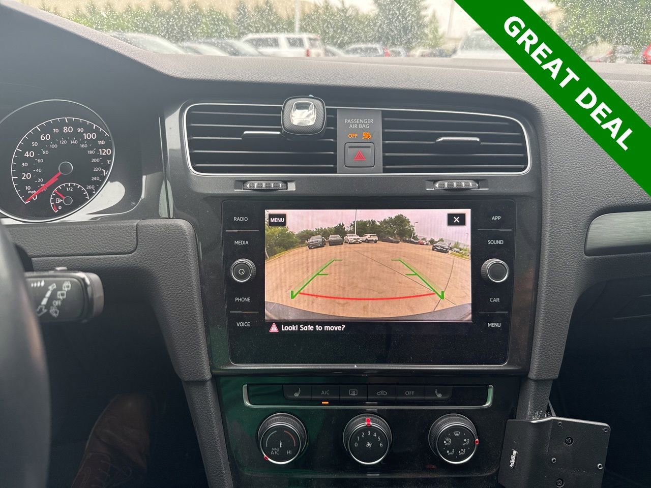 Used 2019 Volkswagen Golf SE image 23