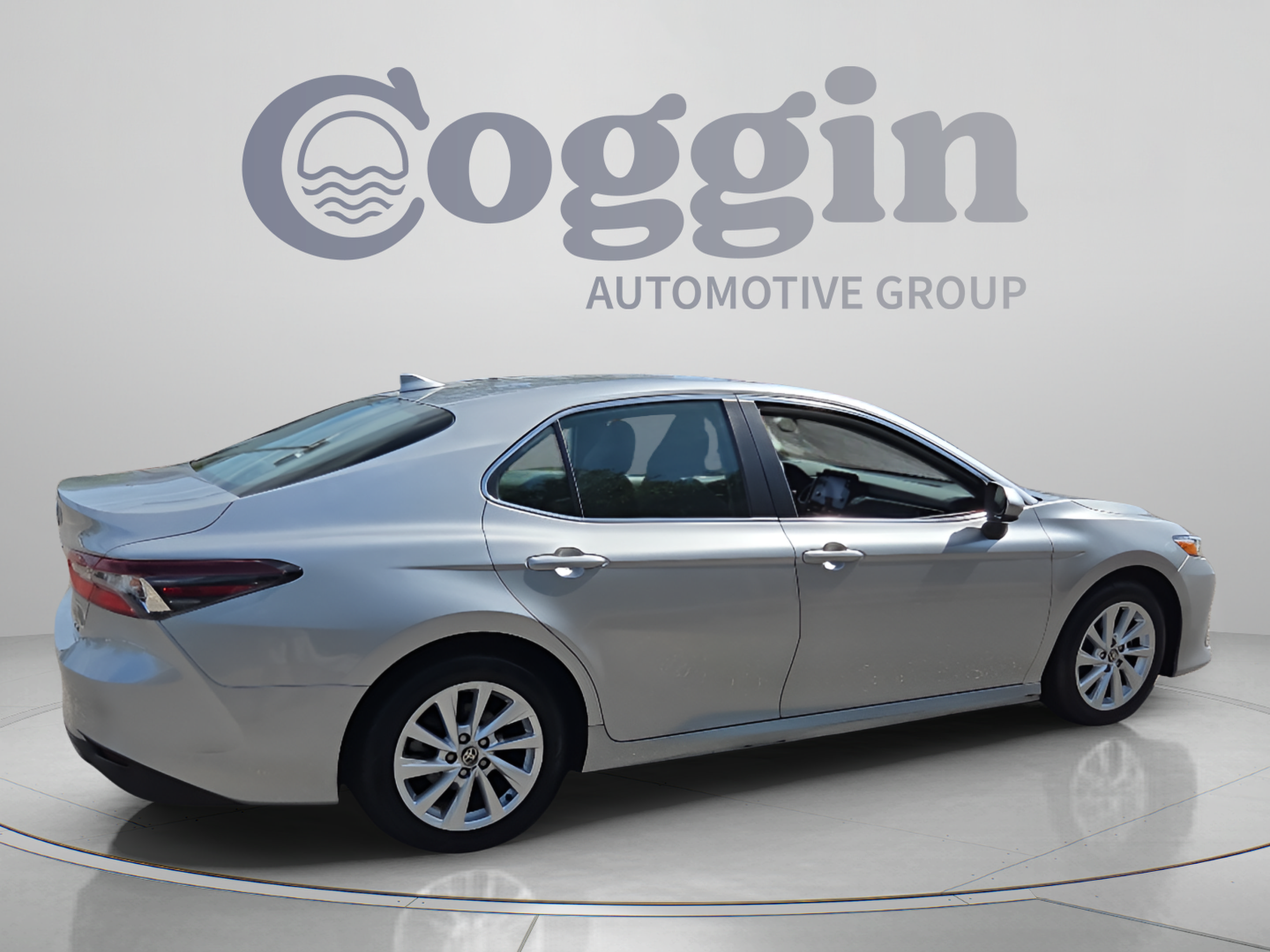 Used 2024 Toyota Camry LE FWD image 5