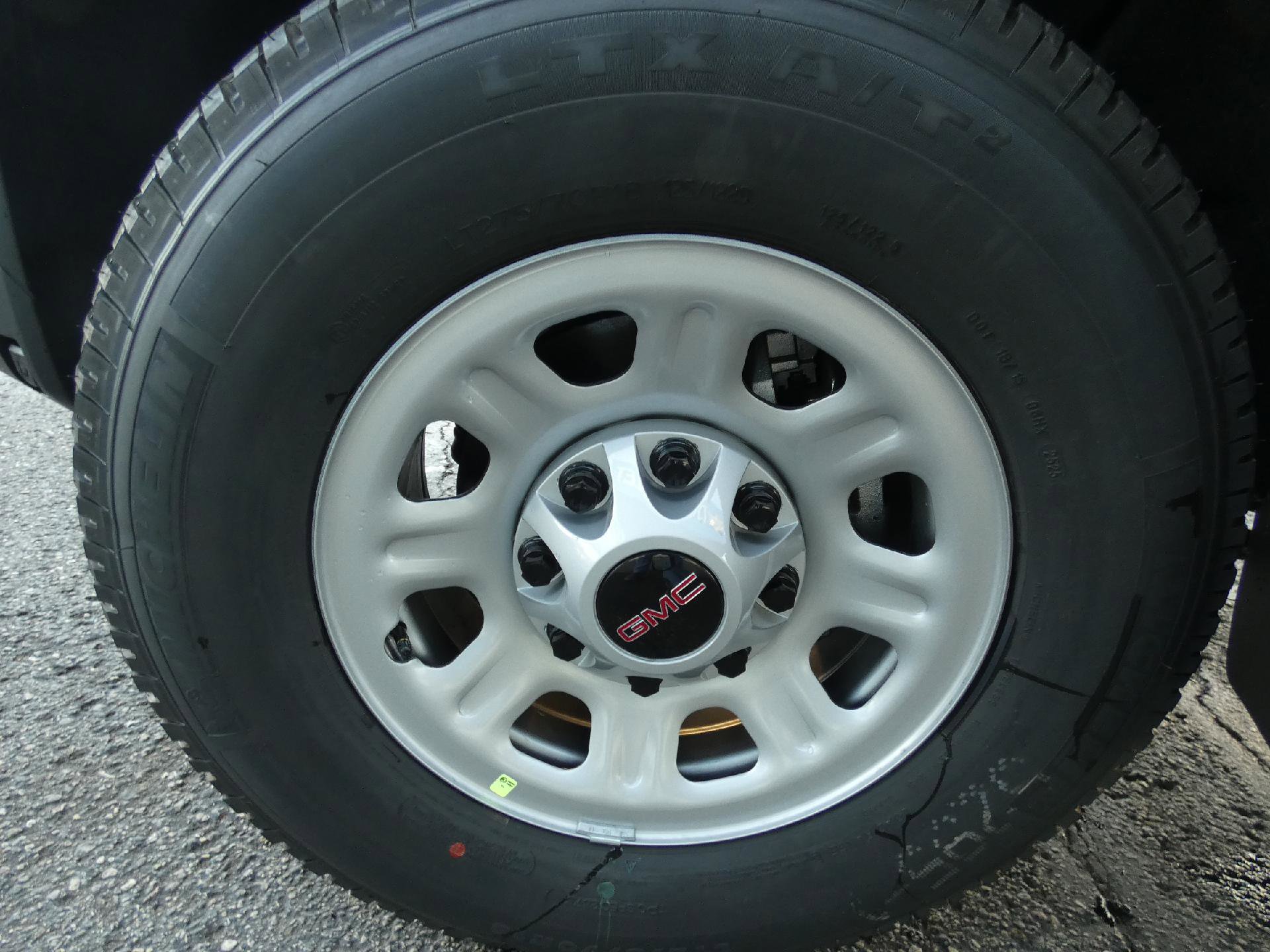 New 2026 GMC Sierra 2500 Pro w/ Convenience Package image 8