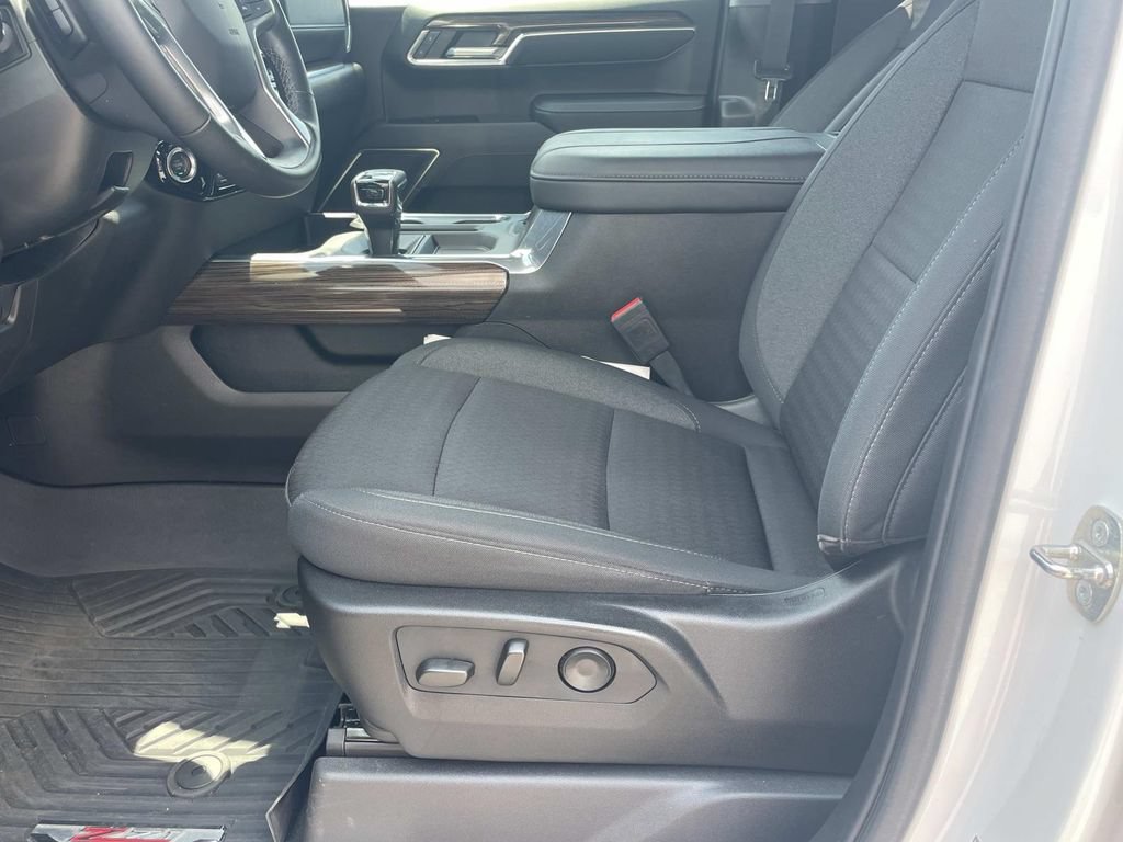 Used 2024 Chevrolet Silverado 1500 LT AWD/4WD image 16