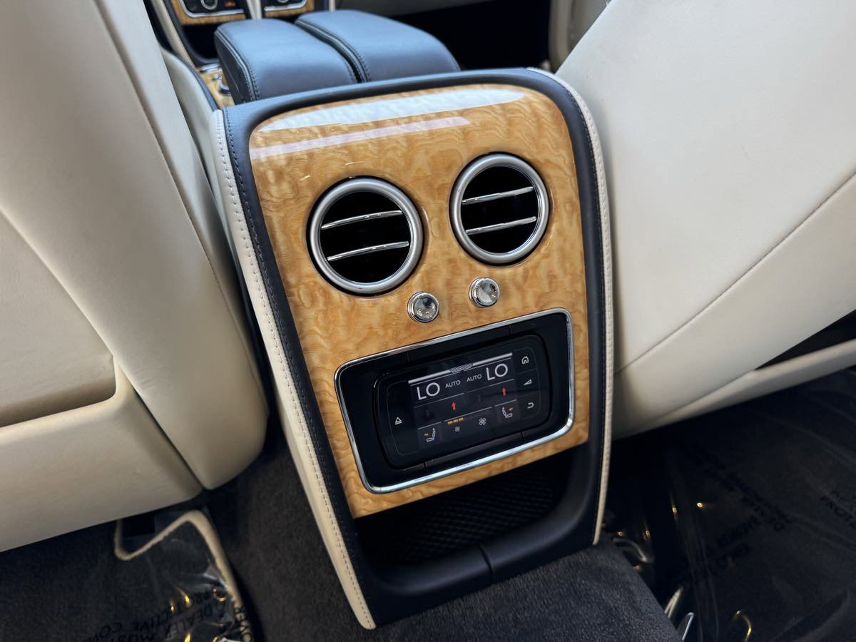 Used 2016 Bentley Flying Spur W12 image 22