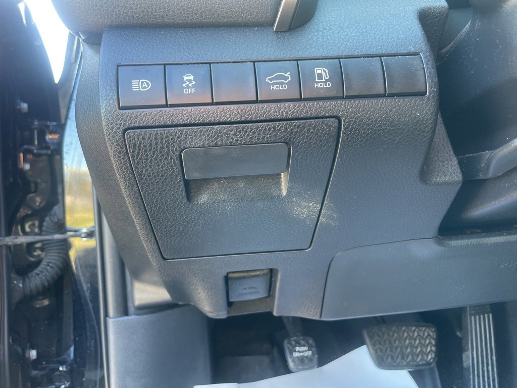 Used 2020 Toyota Camry SE image 17