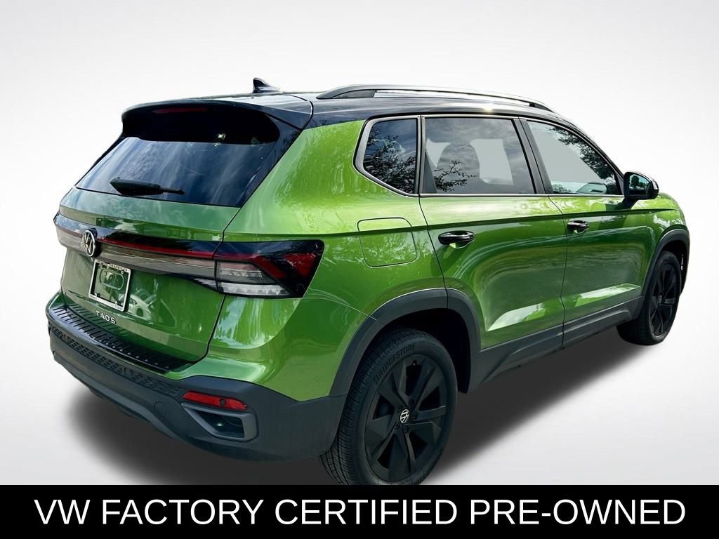 Certified 2025 Volkswagen Taos SE image 5