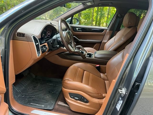 Used 2023 Porsche Cayenne AWD/4WD image 5
