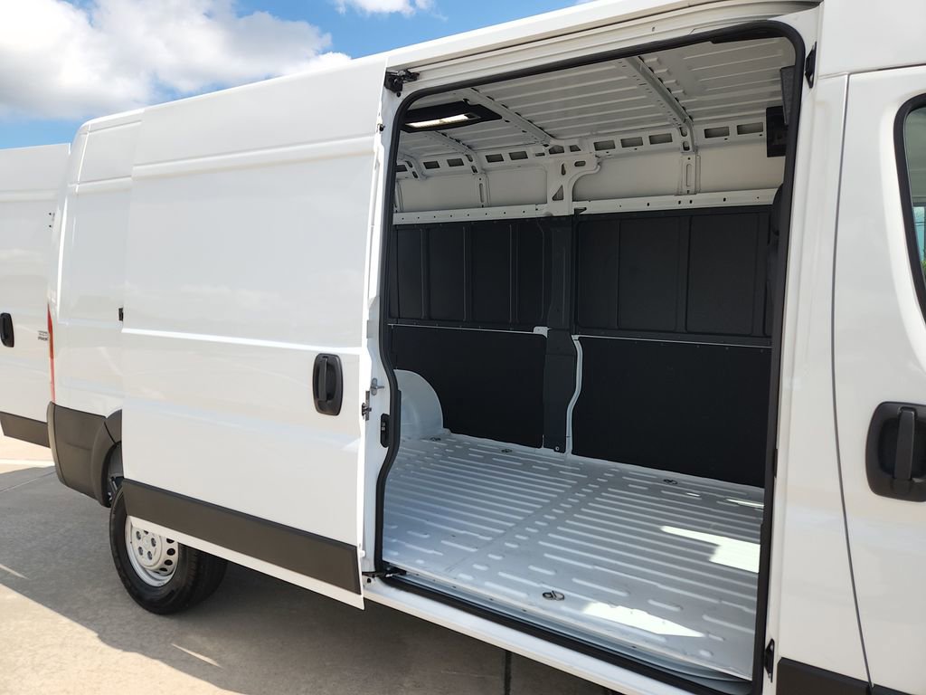 Used 2026 RAM ProMaster 2500 w/ Convenience Group FWD image 16
