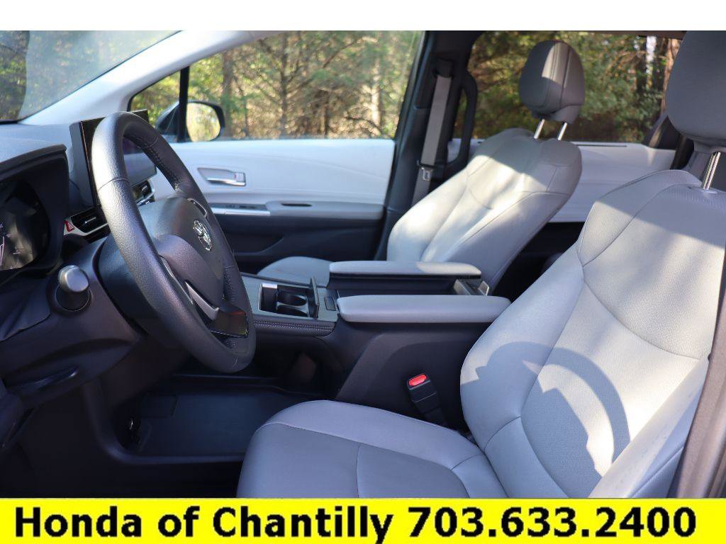 Used 2025 Toyota Sienna XLE AWD/4WD image 24
