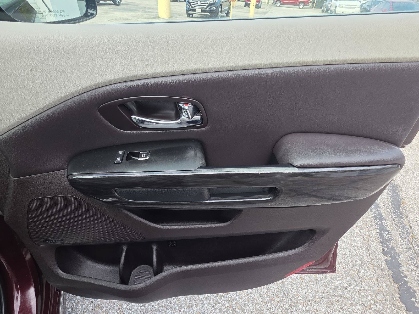 Used 2016 Kia Sedona SX Limited w/ Option Group 030 FWD image 26