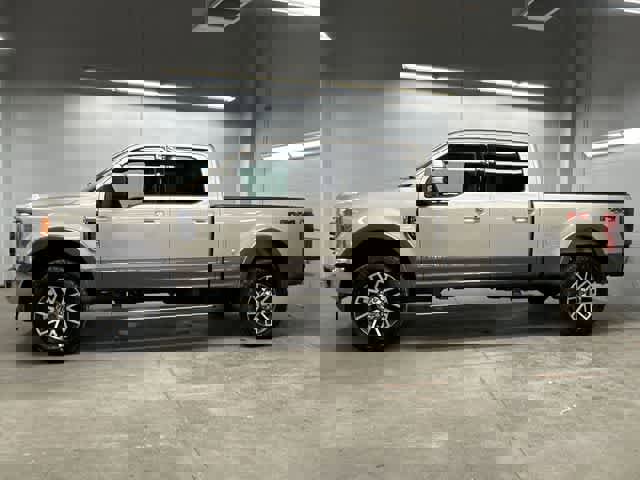 Used 2018 Ford F250 Lariat w/ Lariat Ultimate Package image 2