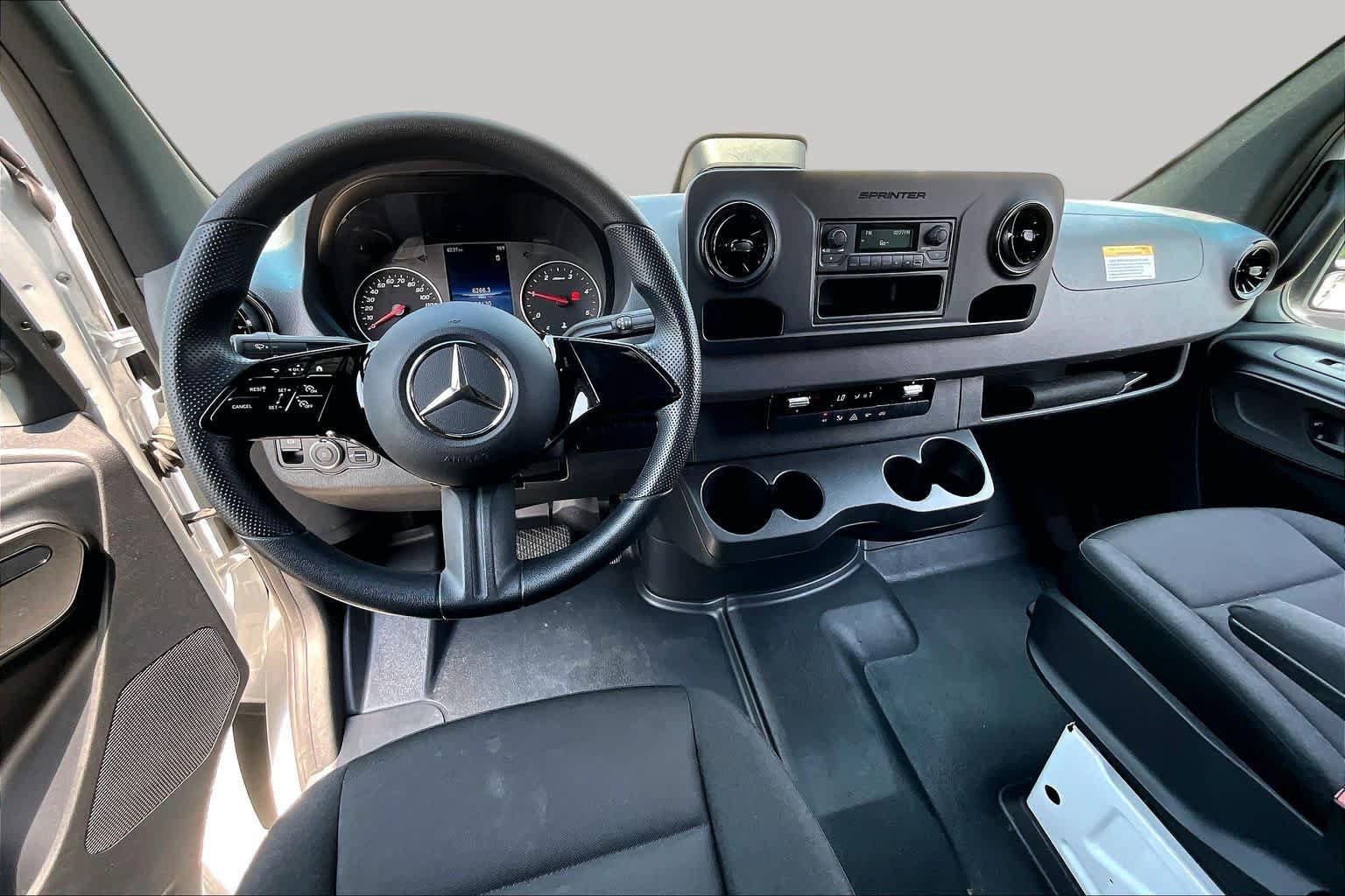 Used 2025 Mercedes-Benz Sprinter 2500 image 6