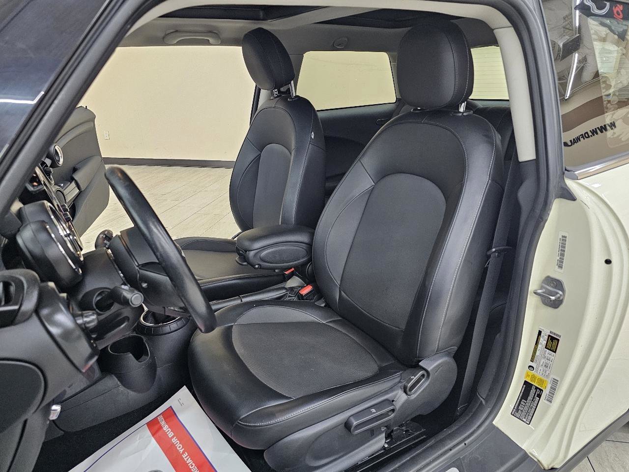 Used 2016 MINI Cooper 2-Door Hardtop image 15