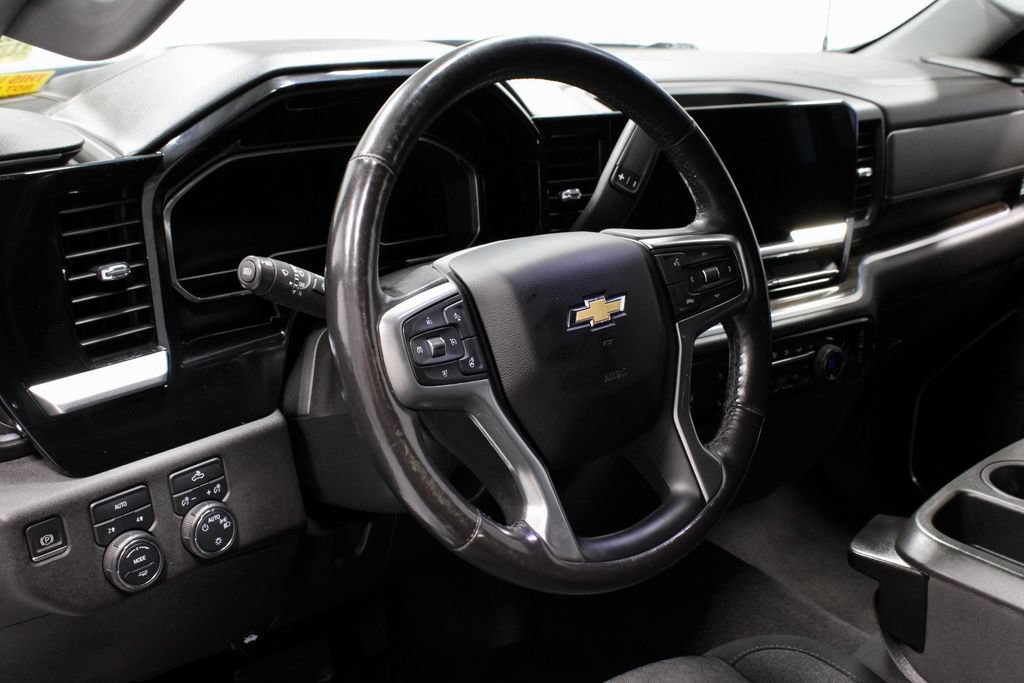 Used 2022 Chevrolet Silverado 1500 LT AWD/4WD image 26
