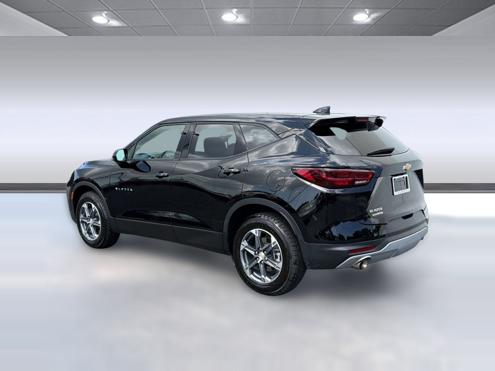 Used 2025 Chevrolet Blazer LT FWD image 3
