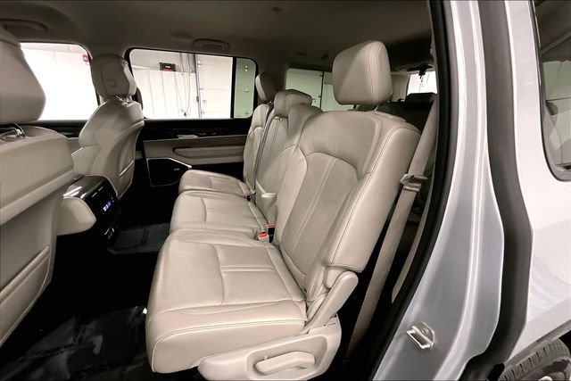 Used 2022 Jeep Wagoneer Series II AWD/4WD image 25