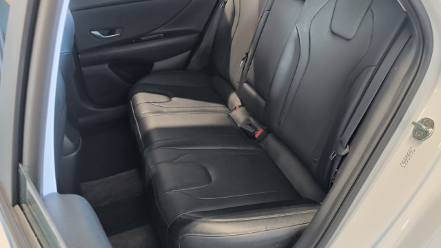 Used 2022 Hyundai Elantra Limited FWD image 23