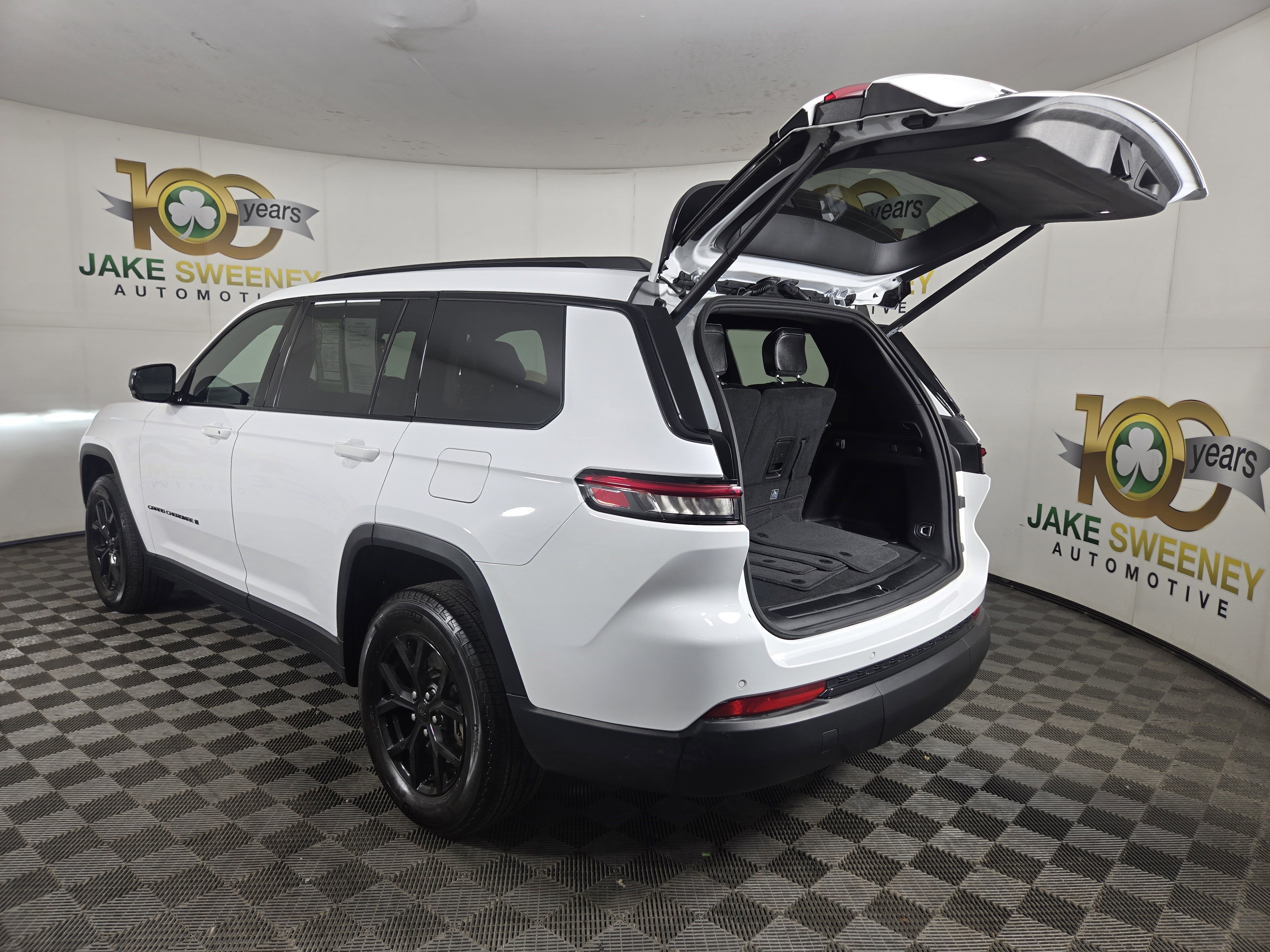 Certified 2024 Jeep Grand Cherokee L Altitude image 35