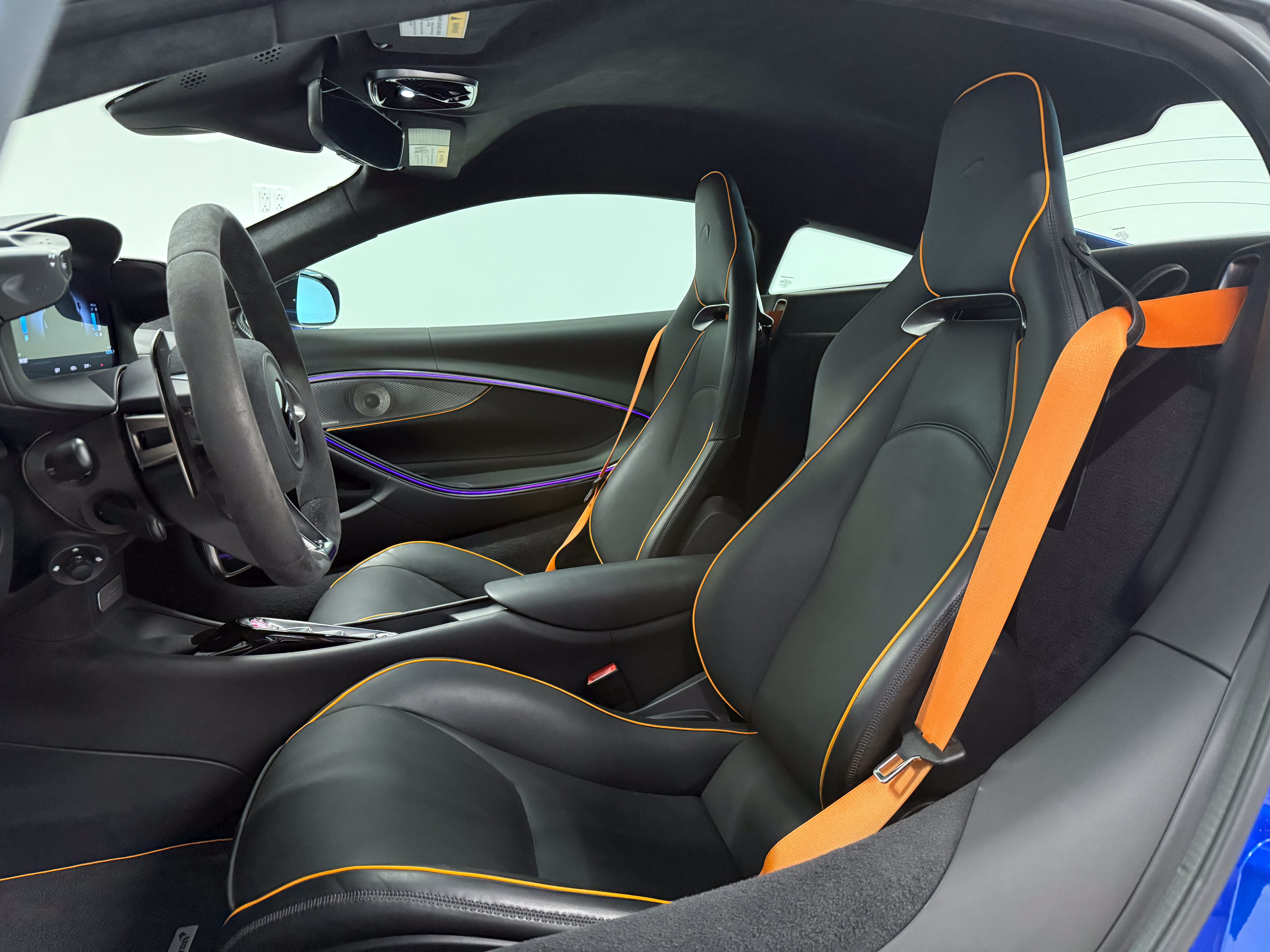 Used 2024 McLaren Artura RWD image 14