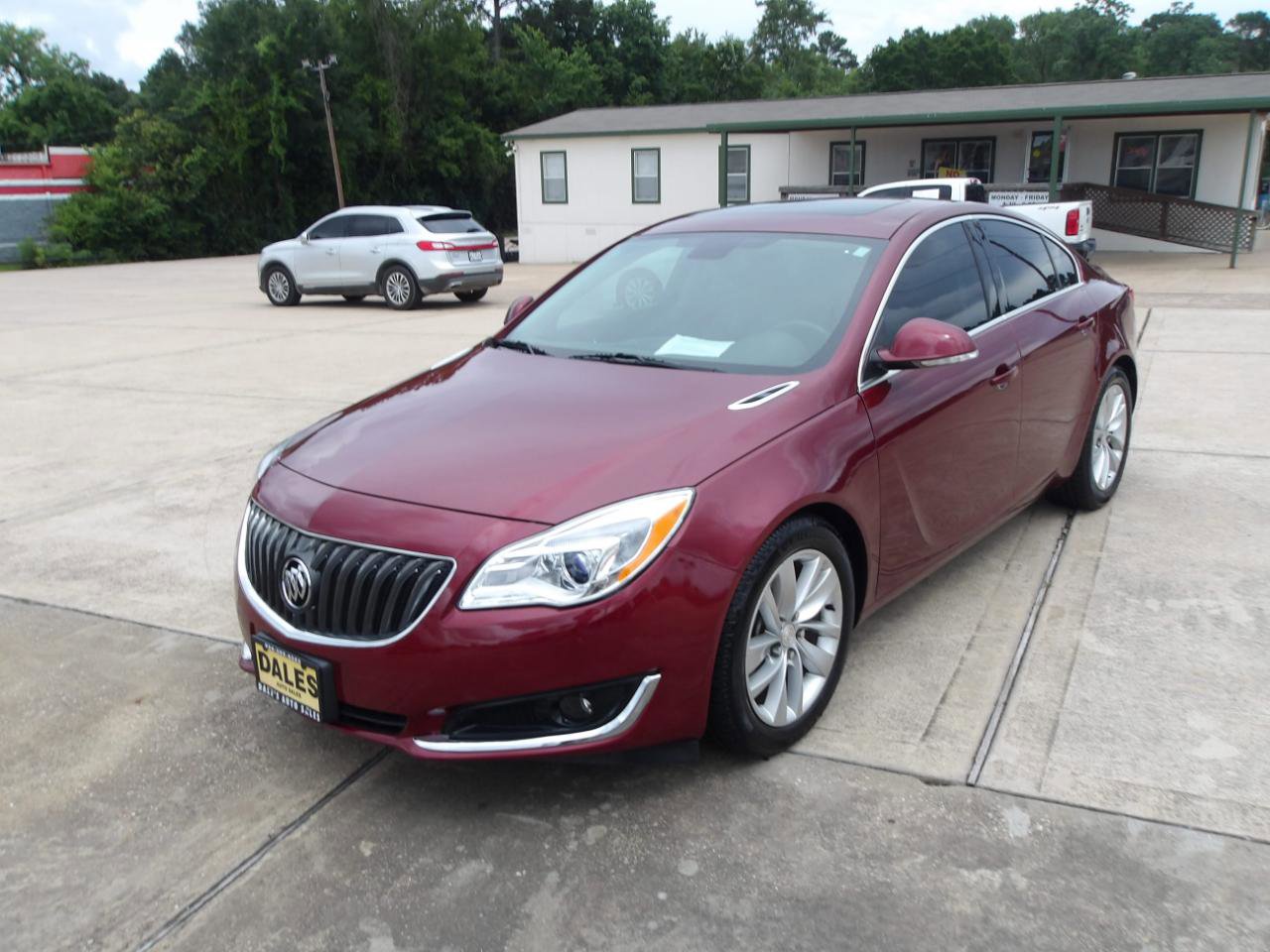 Used 2016 Buick Regal FWD image 2