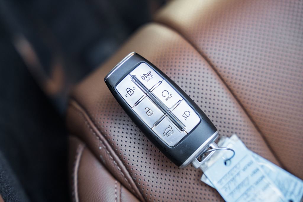 Used 2024 Genesis G80 image 39