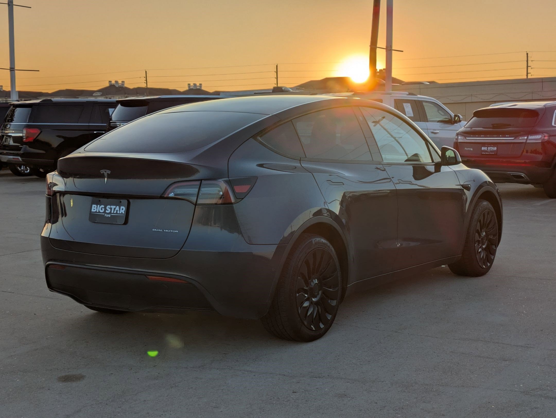 Used 2022 Tesla Model Y Long Range image 3