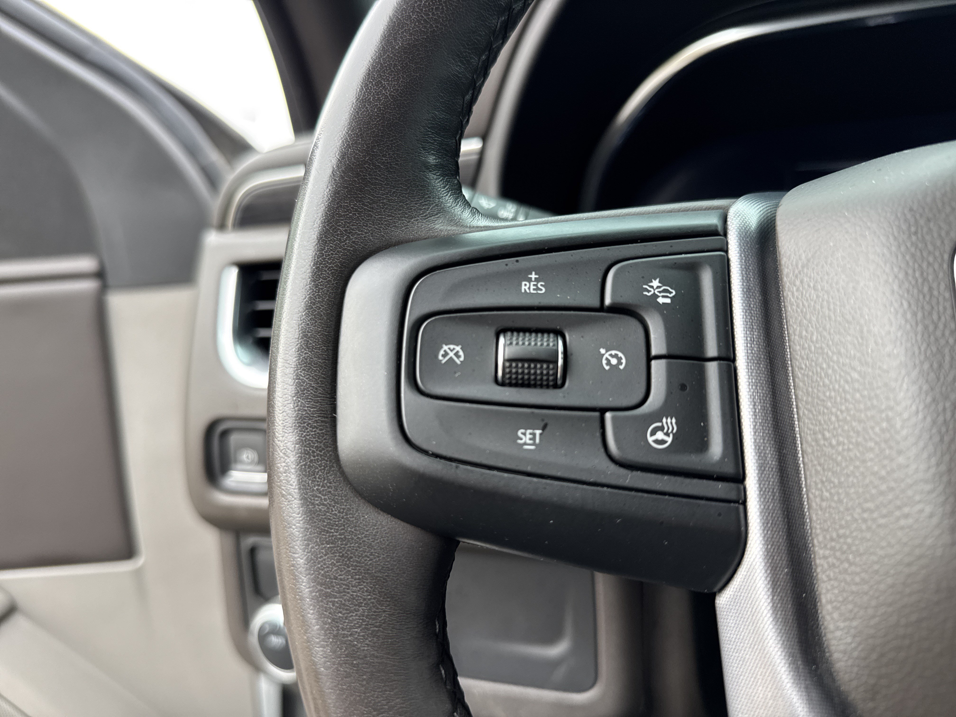 Used 2022 GMC Yukon SLT w/ SLT Premium Package RWD image 19