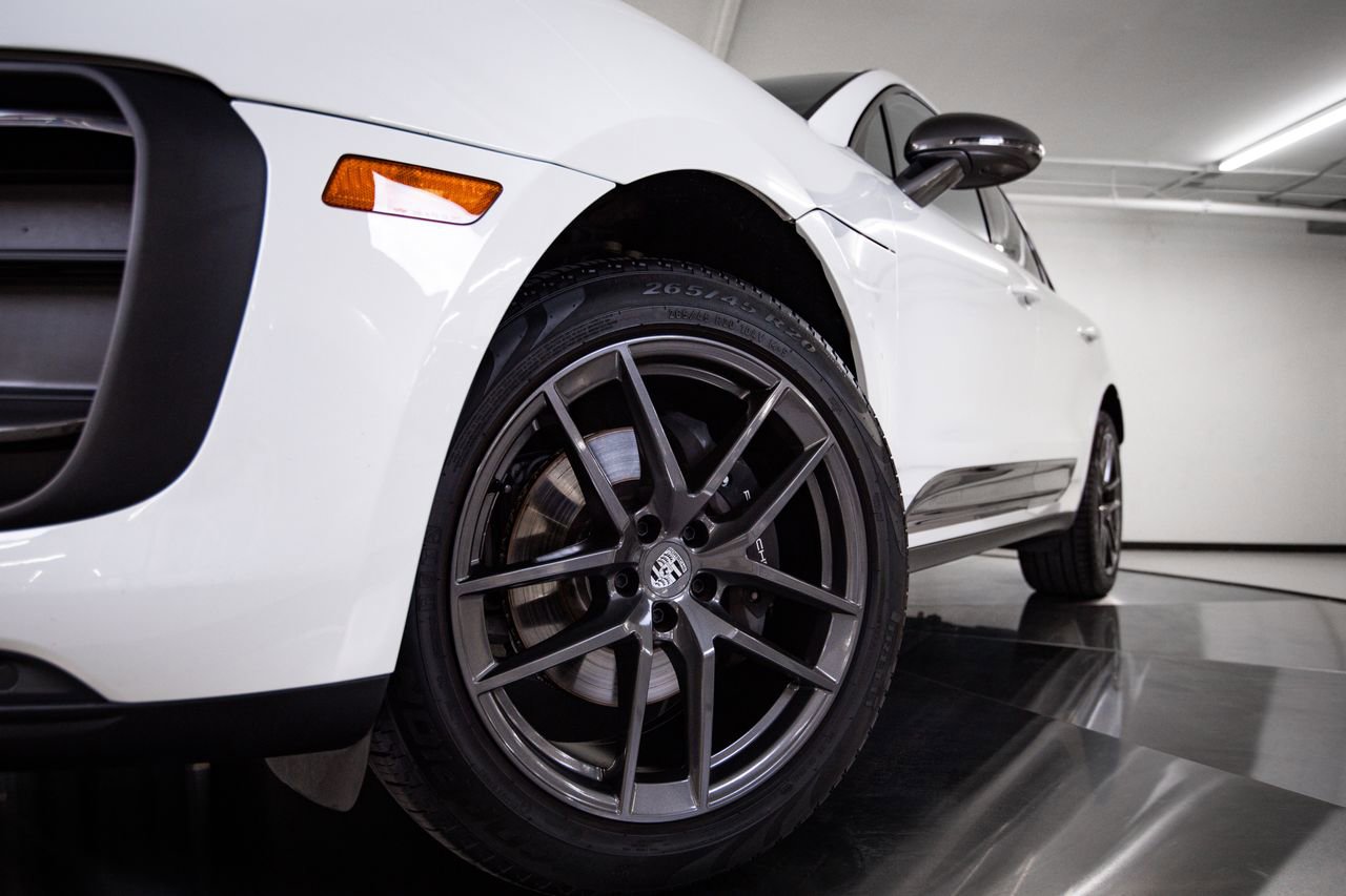 Used 2023 Porsche Macan Turbo image 12