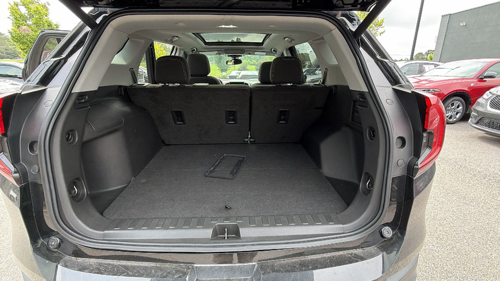 Used 2022 GMC Terrain SLE w/ Driver Convenience Package AWD/4WD image 13