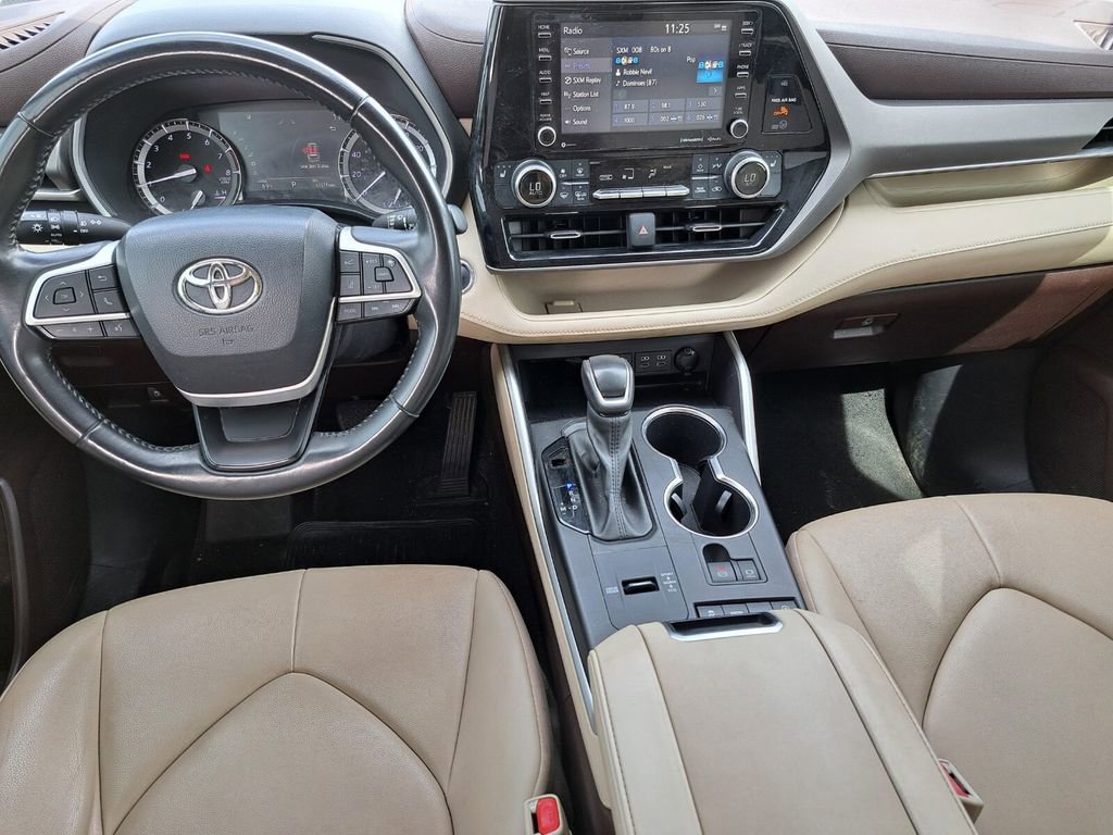Used 2022 Toyota Highlander XLE FWD image 20