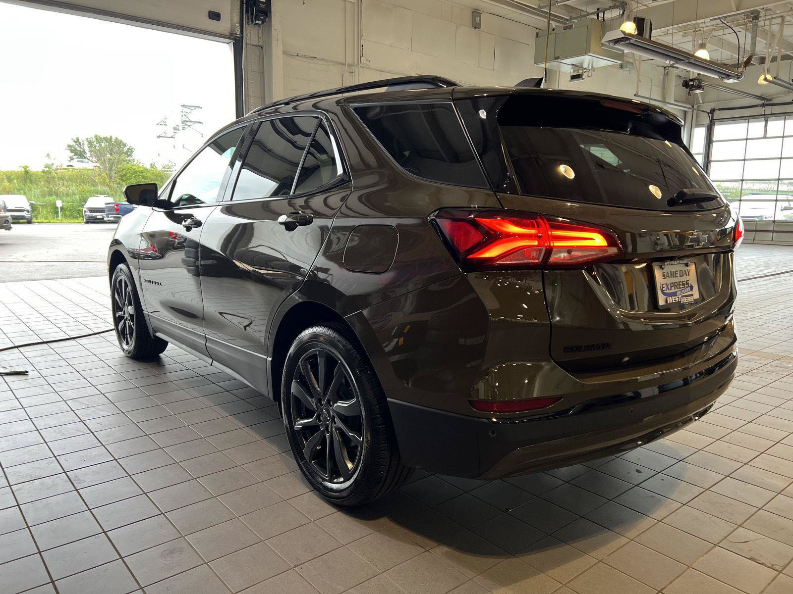 Used 2024 Chevrolet Equinox RS AWD/4WD image 6