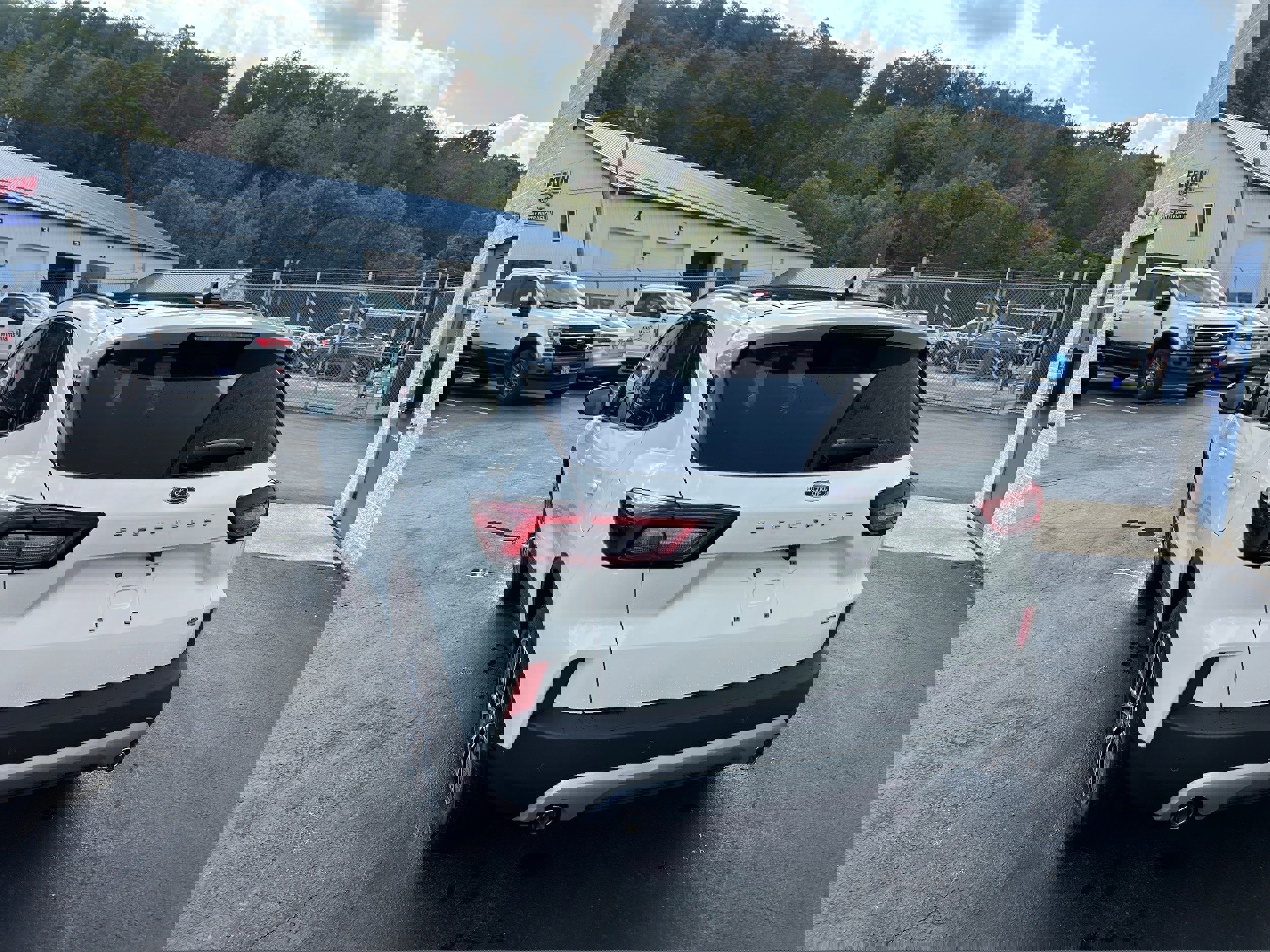 New 2025 Ford Escape SE w/ PHEV Premium Package FWD image 12