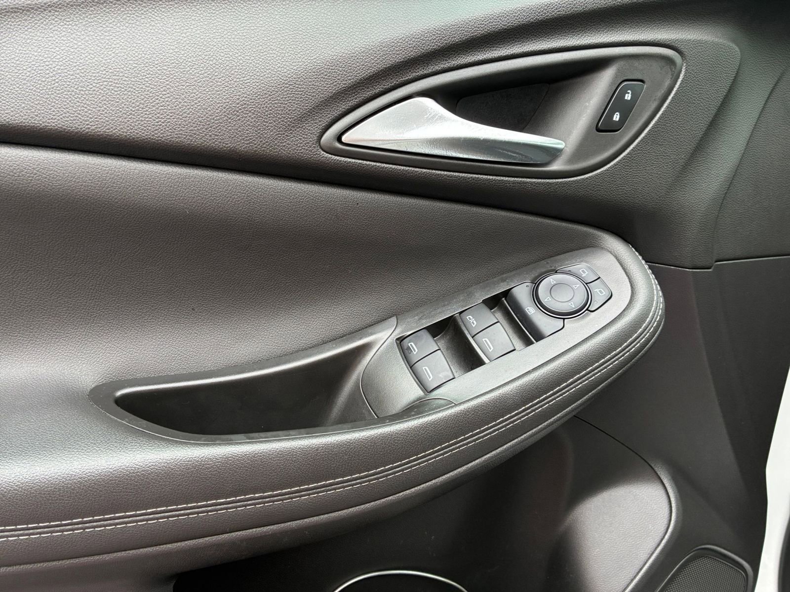 Used 2025 Buick Encore GX Preferred FWD image 18