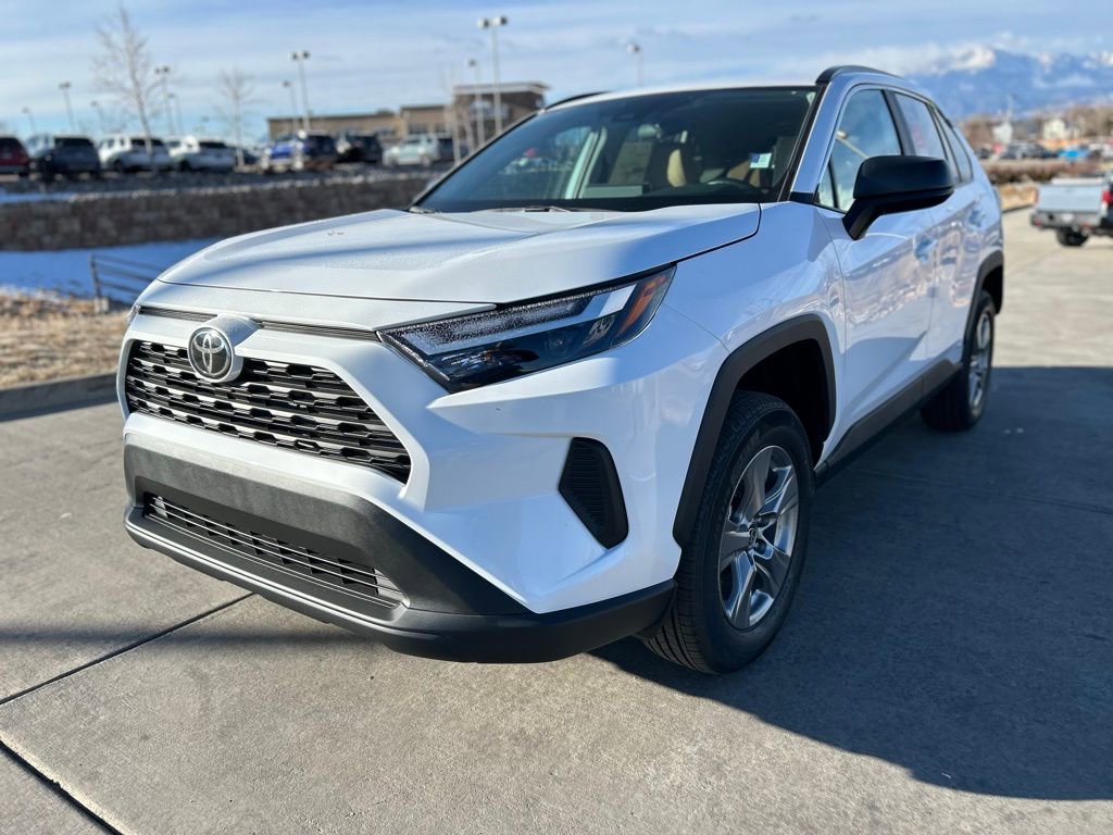 Used 2025 Toyota RAV4 SE image 5