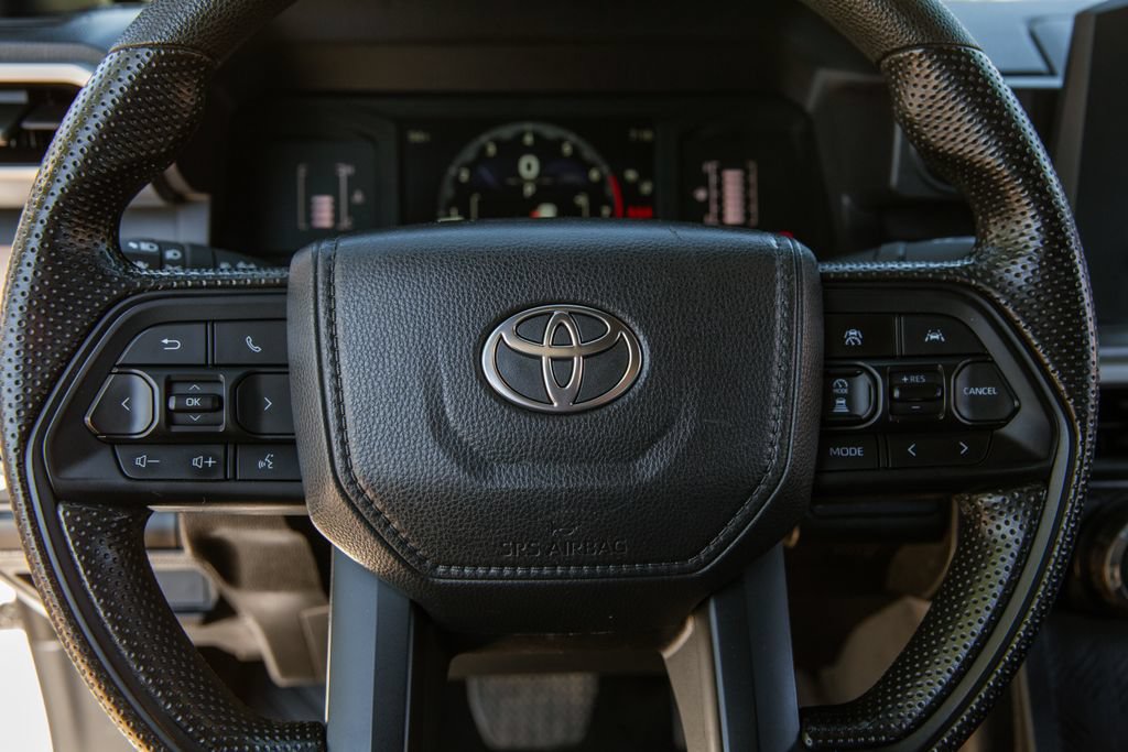 Used 2025 Toyota Tacoma SR5 AWD/4WD image 18