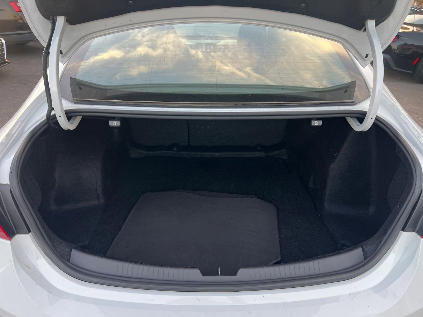 Used 2024 Chevrolet Malibu LT image 31