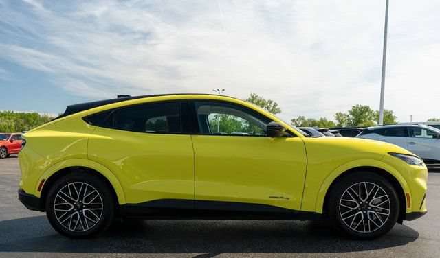 Used 2025 Ford Mustang Mach-E Premium AWD/4WD image 5