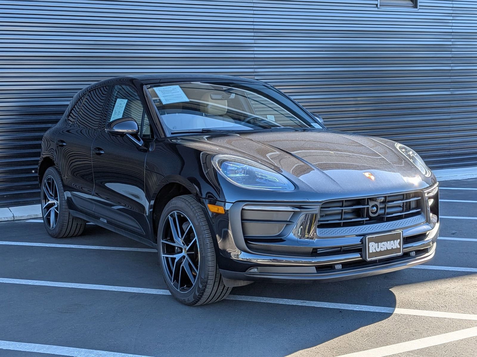 Certified 2025 Porsche Macan image 7