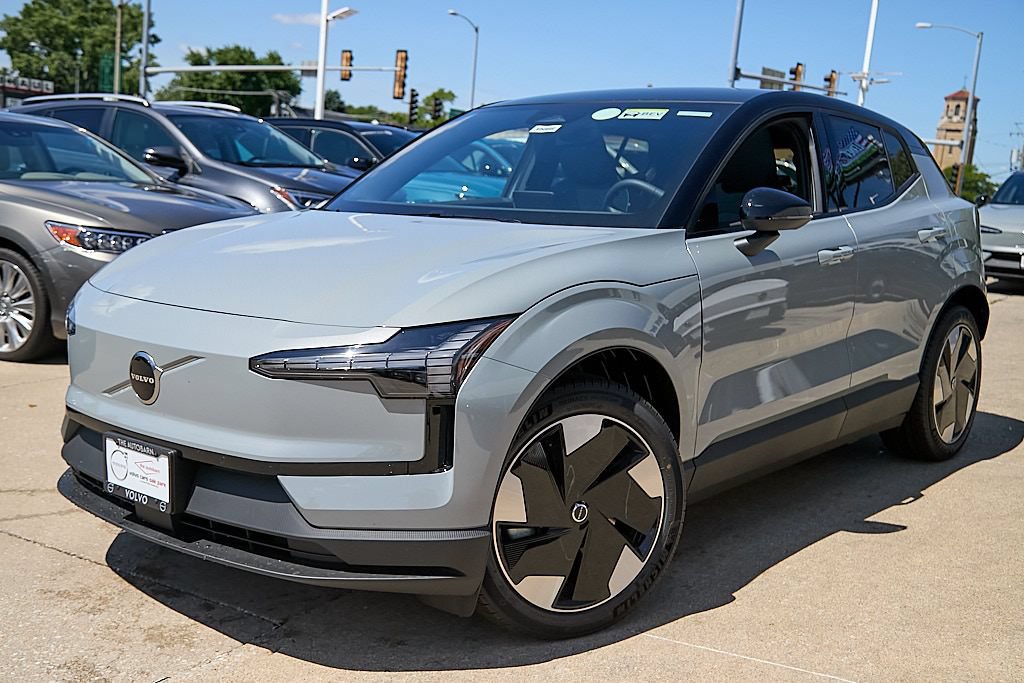 New 2026 Volvo EX30 Plus AWD/4WD image 2