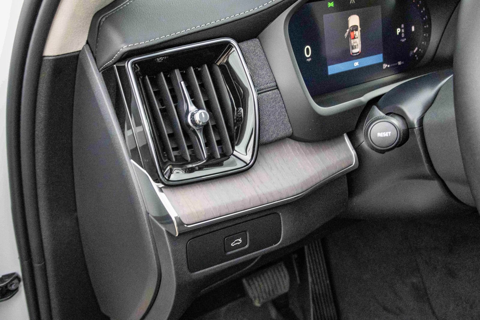 New 2026 Volvo XC90 B6 Ultra w/ Lounge Package AWD/4WD image 32
